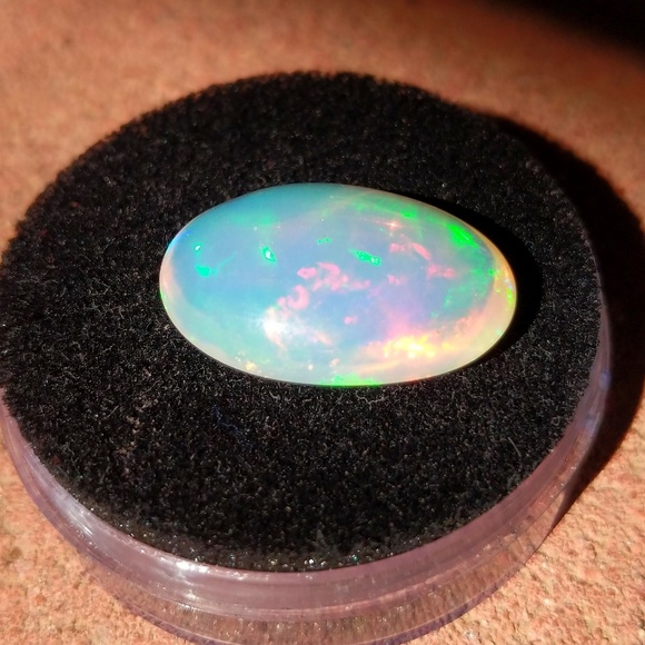 14.85ct. Ethiopian precious Opal Cabochon - Picture 2 of 8